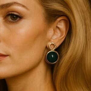 VINTAGE 1980S MARLYN SCHIFF GREEN CABOCHON GOLD TONE CRYSTAL STATEMENT EARRINGS